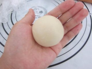 19、黑芝麻酥饼,揉圆.