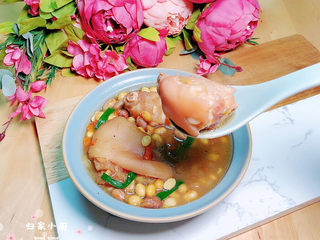 17、黄豆猪脚汤,滋补养生，美容养颜！