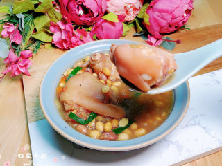 18、黄豆猪脚汤,吃起来吧！