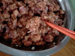 5、香粽子,瘦肉放生抽，味精入味