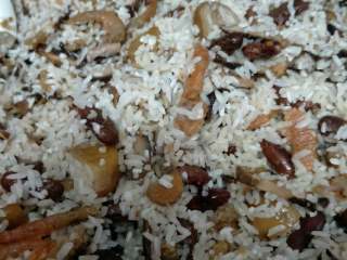 6、香粽子,最后把所有原材料充分搅拌均匀，加入香料粉，就可以开始包了