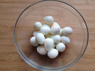 2、苏格兰蛋,剥去蛋壳