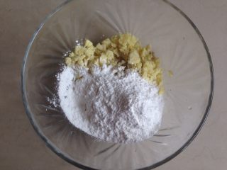 4、红薯汤圆,加入糯米粉