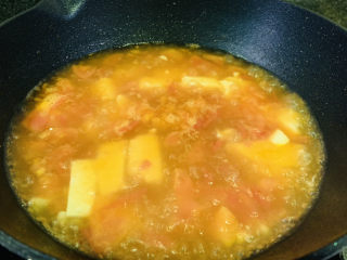 11、西红柿豆腐汤,转中火，煮5分钟