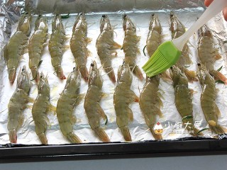 8、过年菜---香烤大虾,刷上橄榄油