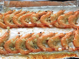 11、过年菜---香烤大虾,撒上蒜末
