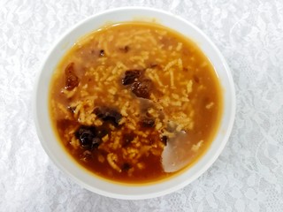 12、桃胶红糖粥,把煮好的桃胶红糖粥，盛入碗中