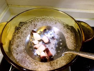 3、意大利海鲜低脂沙拉,煮熟后捞出