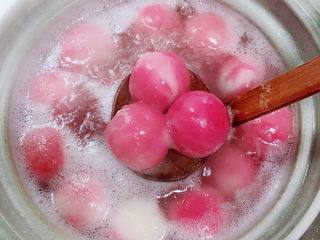 18、水果汤圆,所有汤圆飘起来，就可以出锅了。