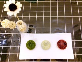 15、冰皮月饼,做好后放入冰箱冷藏，口感更好。