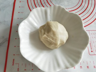 6、酥香的玫瑰花饼,油酥拌匀，抱团就可以了