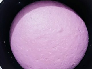 12、紫薯发面豆沙饼,醒发原先两倍大即可
