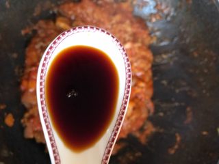 17、番茄肉末意大利面,加入一勺生抽