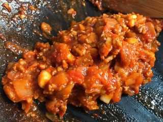 19、番茄肉末意大利面,翻炒均匀,加入面条上