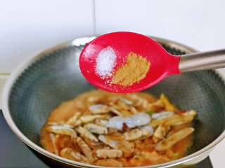 10、爆炒蛏子,按个人口味加入盐，十三香。