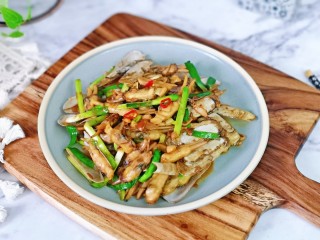 14、爆炒蛏子,味道一级棒，鲜美至极，营养丰富。