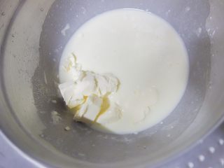 1、让你一次吃到四种口味的奶黄馅桃山月饼,加入黄油