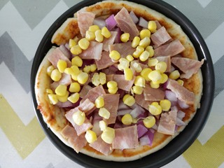 10、自制披萨,再撒玉米粒