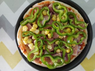 11、自制披萨,最后放青椒