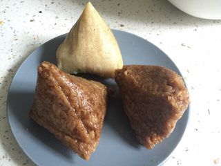 6、牛肉生菜卷,连粽子也是咸蛋黄肉粽：）--我和儿子的最爱，可惜孩子他爸只吃豆沙馅儿的