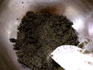 10、鲜肉汤圆&芝麻汤圆,如果感觉馅比较干不好成团 可以加一点点开水 千万不能多、我今天加了大概20克左右