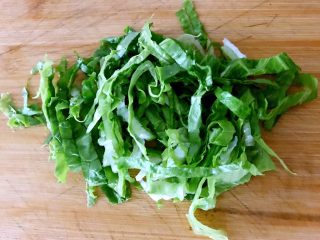 7、意大利面原来可以这样做，简单、营养、美味,生菜切条状。