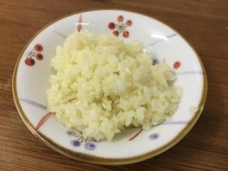 2、迷迭香黑胡椒牛排,准备好蒜蓉