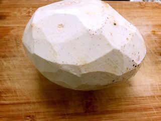 1、超级好吃百搭的芋泥馅,荔浦芋头去皮洗净