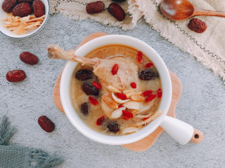 13、老鸭煲,摆拍一下就可以开动了。