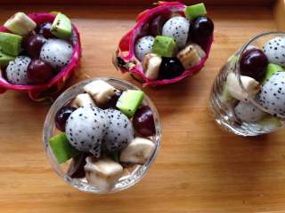 9、鲜果沙巴翁,水果入容器