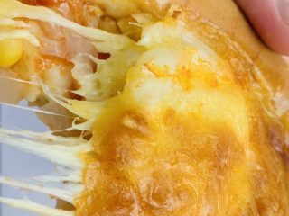 28、一次发酵——虾仁牛肉肠披萨,鲜香美味,诱人的拉丝。