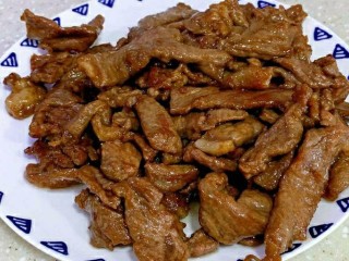 15、黑椒牛肉披萨,炒至变色盛出备用