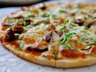 25、黑椒牛肉披萨,香喷喷的披萨出炉拉，料好足