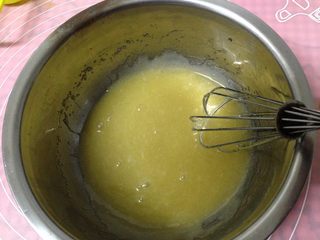 4、桃酥饼干,混合均匀使之乳化