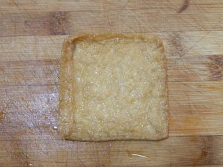 13、糯米福袋豆腐包,取一个日式豆腐包。