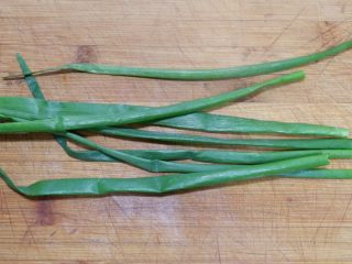 20、糯米福袋豆腐包,小葱摘取叶子