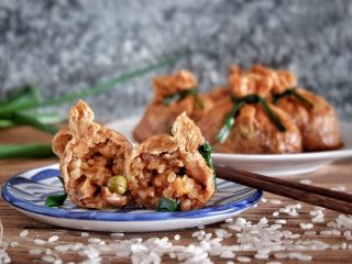 22、糯米福袋豆腐包,切开一个看看，味道真的棒极了。