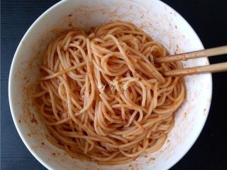 8、水波蛋意面,快速拌匀；