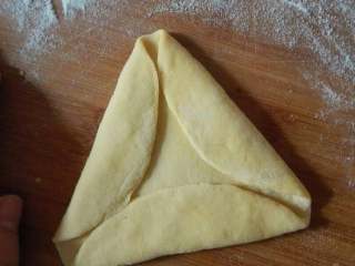 2、糖粽子,如图所示，翻折三边