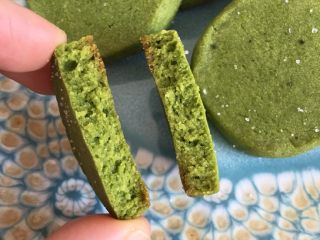 12、【网上厨房独家】微苦抹茶沙布列酥饼,超级绿啊，哈哈哈