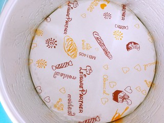 14、五福临门～一个面包五种口感,模具下面垫一张油纸，模具四周抹油