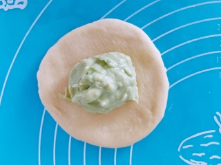 18、五福临门～一个面包五种口感,馅料不要放太多，这是牛油果奶酪馅