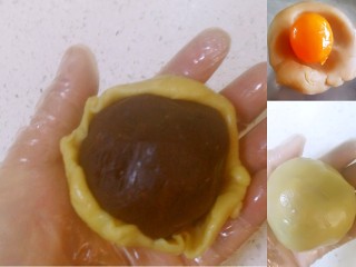 13、广式月饼,放入一个馅，把面皮慢慢往上推，收好户口。