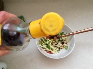 16、吉祥蔬菜三宝➕炝拌三彩白菜丝,放入一勺味极鲜