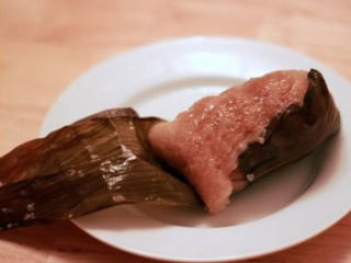 13、五花肉粽,一层一层剥开粽叶，香味四溢