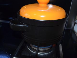 10、色泽红润，肥而不腻的红烧肉,大火烧开，转下火，慢炖50分钟；