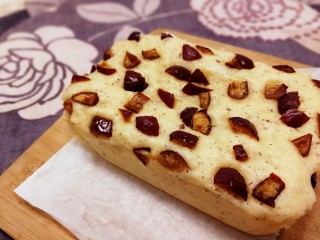 19、山药红枣糕,取出脱模，松软、淡淡的甜味，浓浓的枣香味。