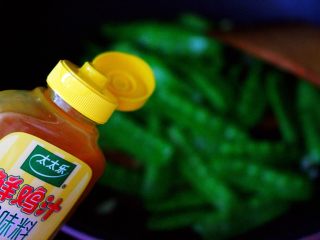 13、荷兰豆笔管蛸小炒,加入太太乐鲜鸡汁增加一倍的鲜美。