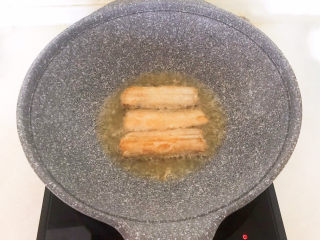 13、炸酥带鱼,全程小火煎制