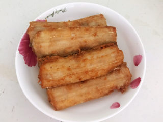 15、炸酥带鱼,煎好的带鱼